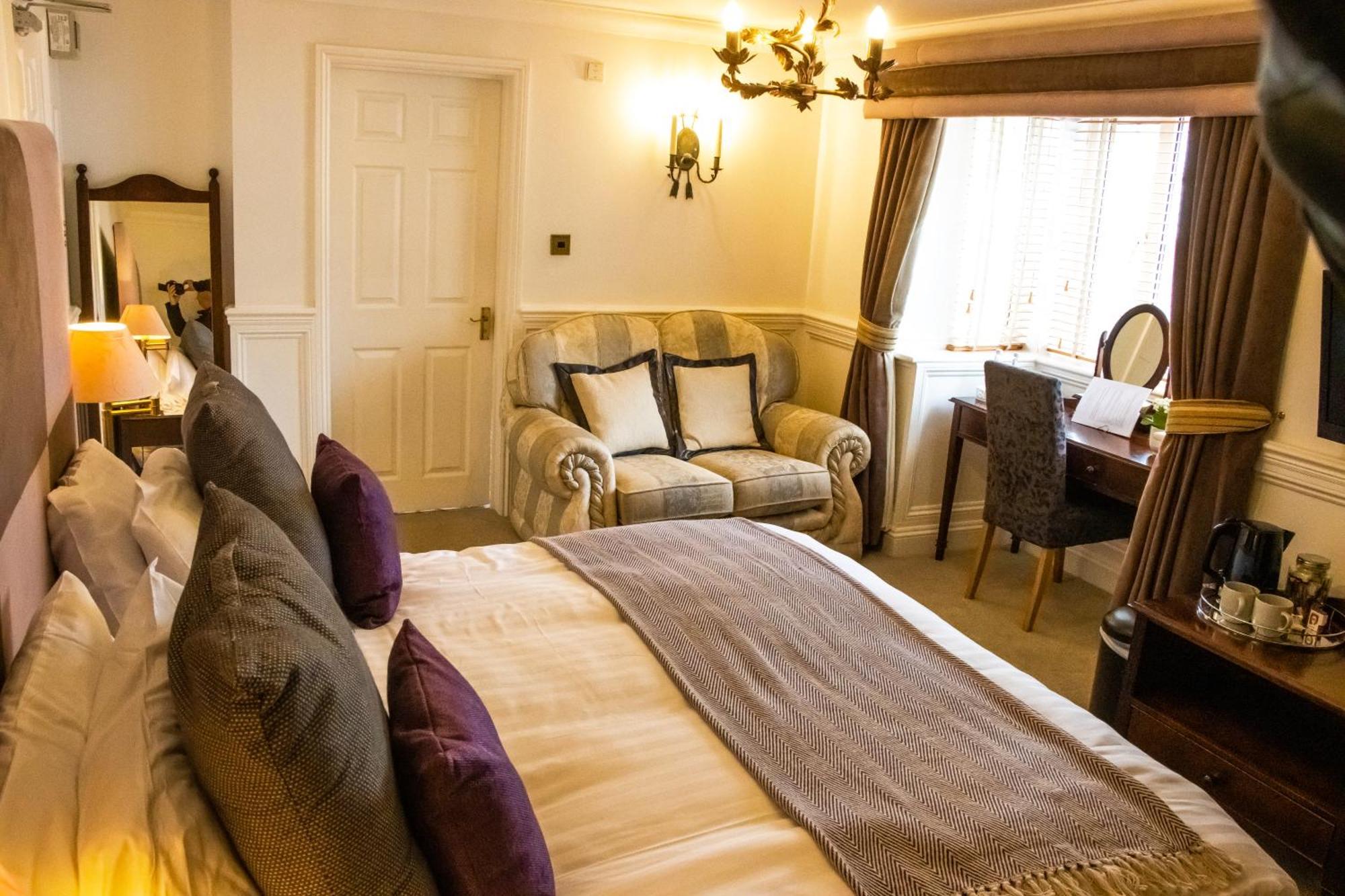 The Lord Bute Hotel Highcliffe Exterior photo