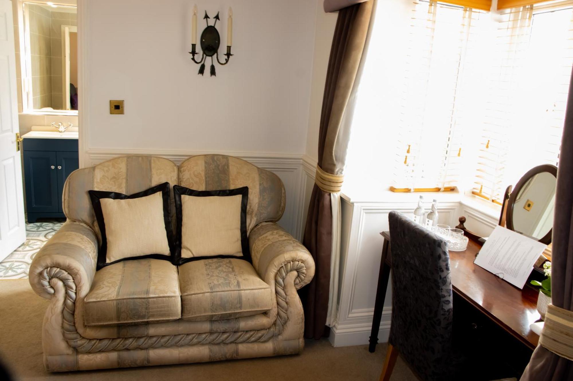 The Lord Bute Hotel Highcliffe Exterior photo
